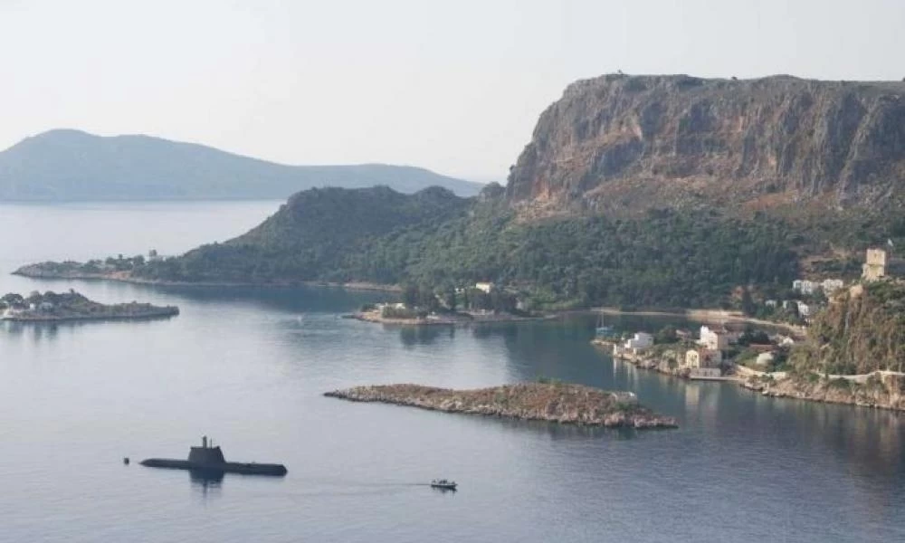 Καστελόριζο: Στρατιώτες τραγουδούν τον εθνικό ύμνο και συγκινούν!